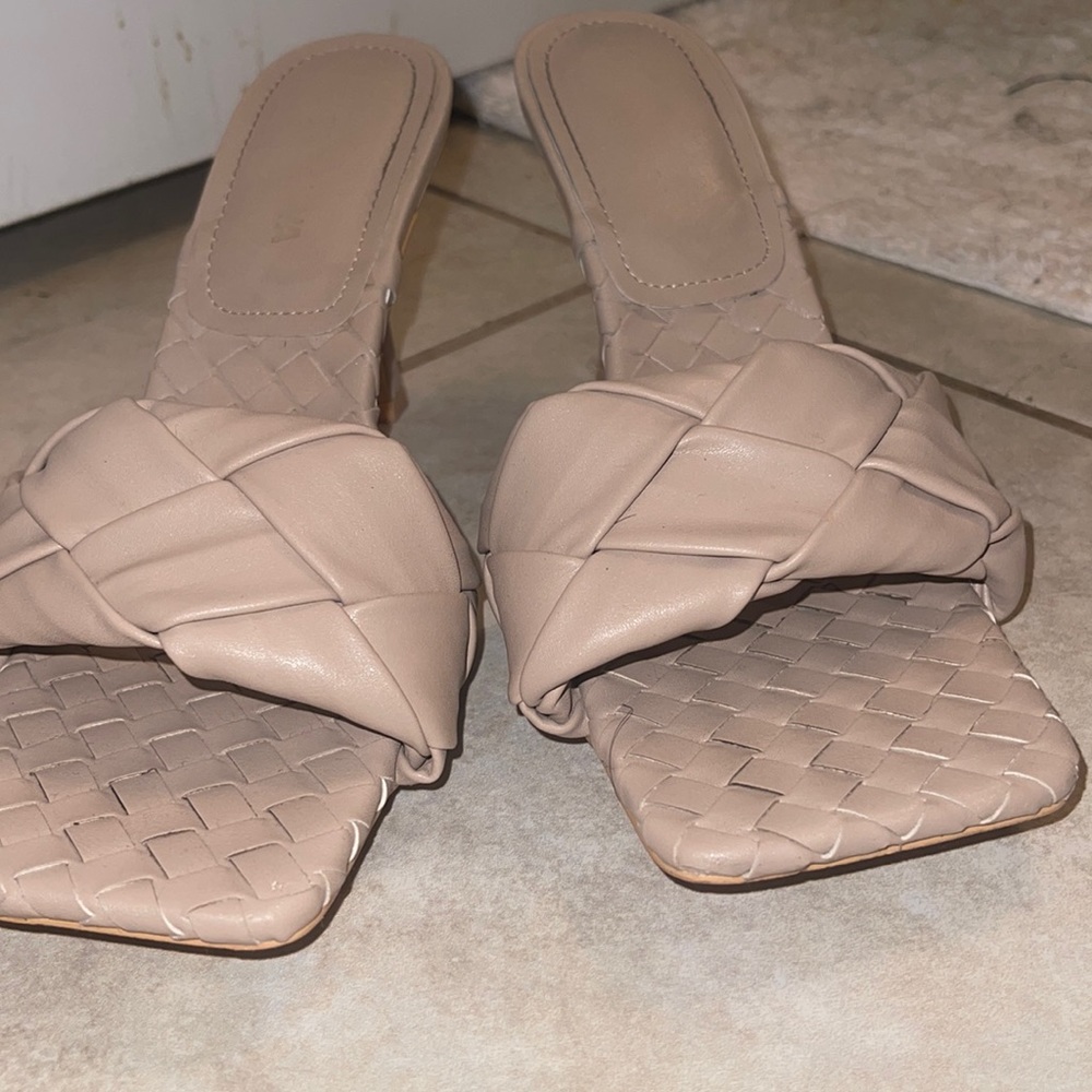 Best tan color and so comfy